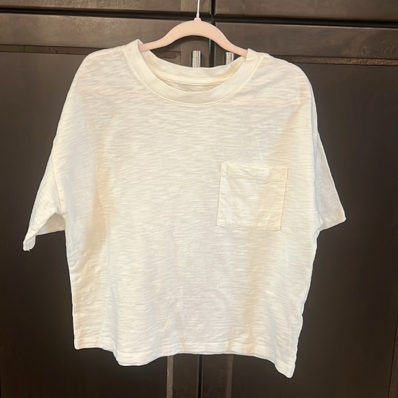 Gap teen size 12. EUC white T-shirt - Picture 3 of 5